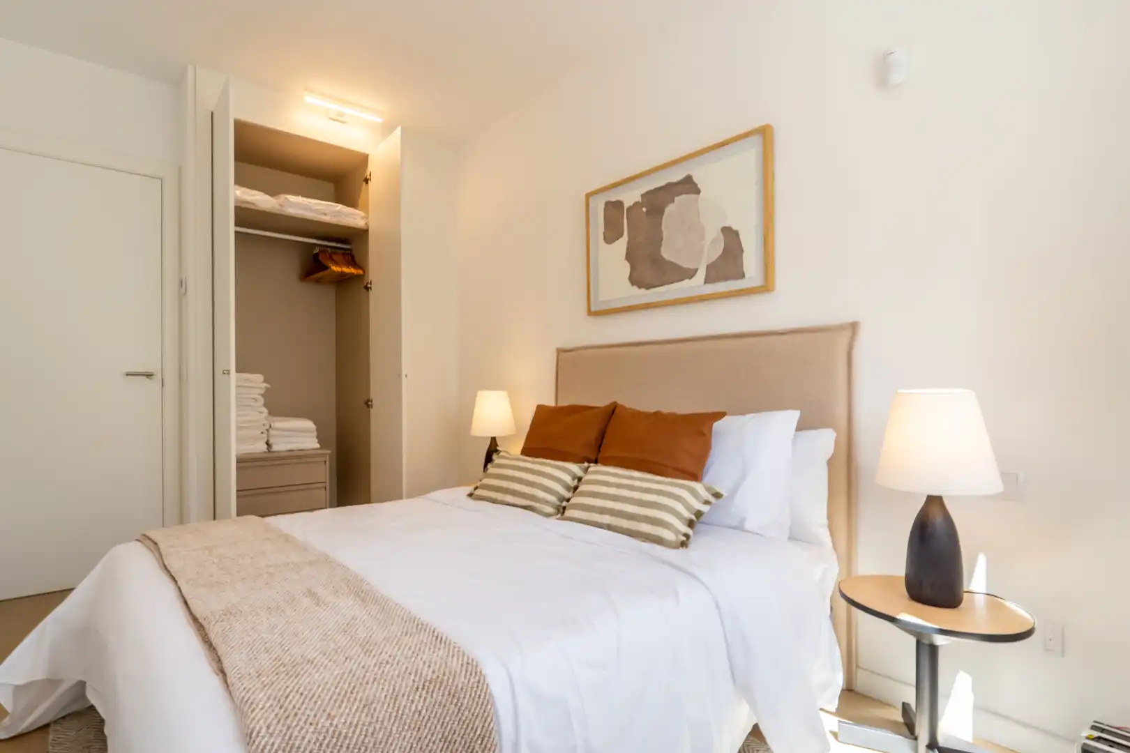Bedroom of Apartments for rent in Madrid  with Air Conditioner, Heating and Storage room