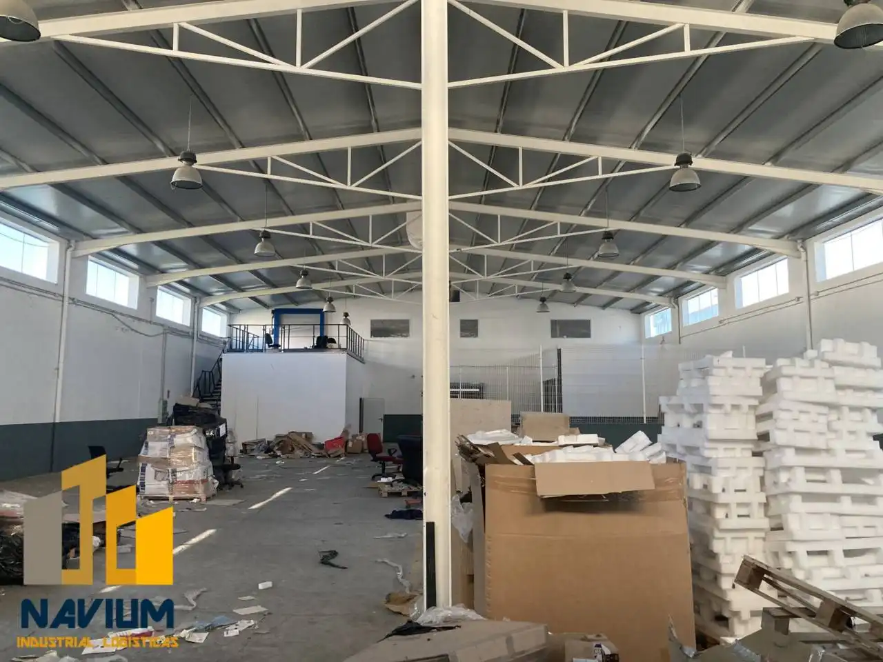 Industrial building with lift to rent in Los Olivos - Los Ángeles