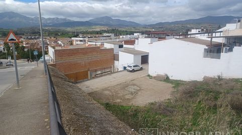 Solar urbano para construir conjunto residencial con garaje y trastero.