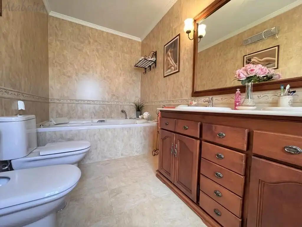 Baño de Casa o chalet en venta en Málaga con Aire acondicionado, Calefacción y Jardín privado