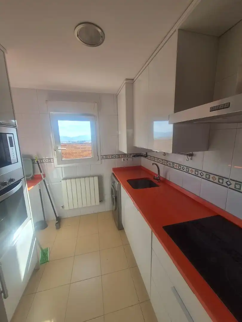 Cuina de Àtic en venda en Ávila amb Calefacció, Terrassa i Traster