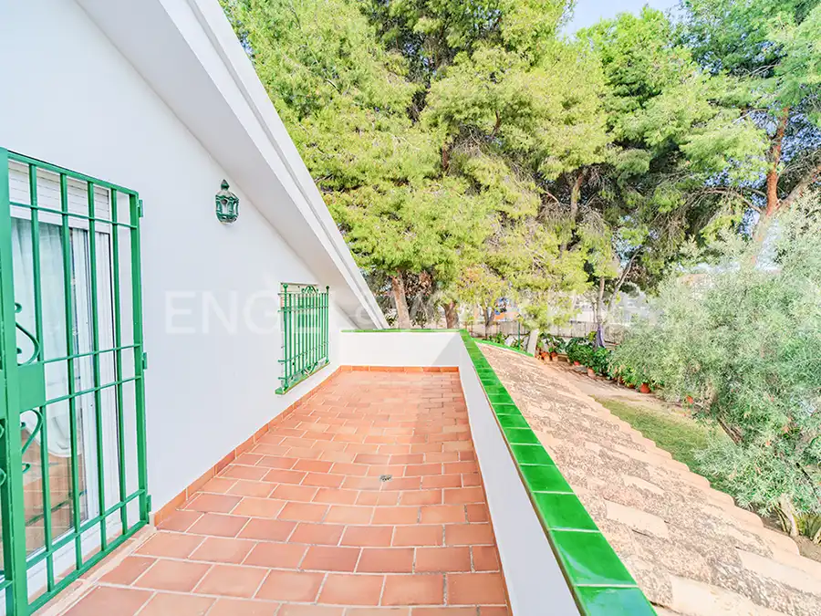 Vista exterior de Casa o xalet en venda en Alicante / Alacant amb Aire condicionat, Calefacció i Jardí privat