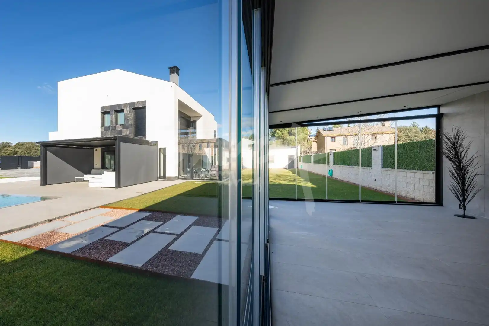 Vista exterior de Casa o xalet en venda en Colmenarejo amb Calefacció, Jardí privat i Terrassa