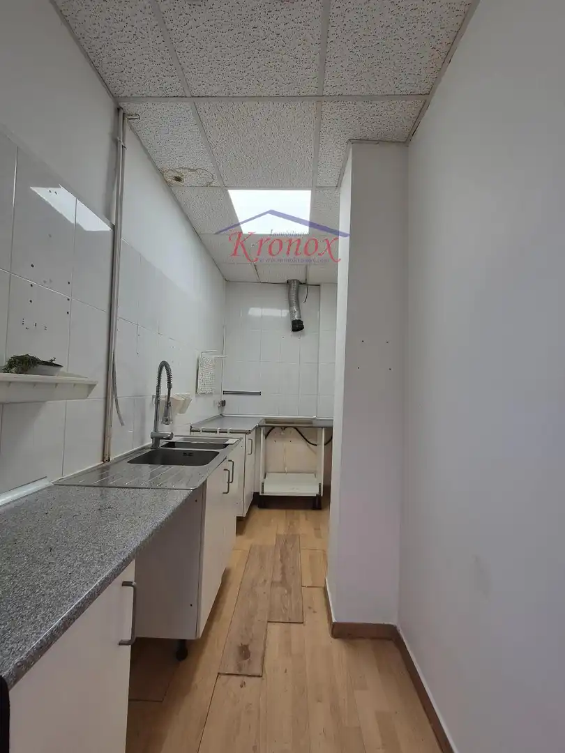 Cocina de Local de alquiler en Madrid con Aire acondicionado y Alarma