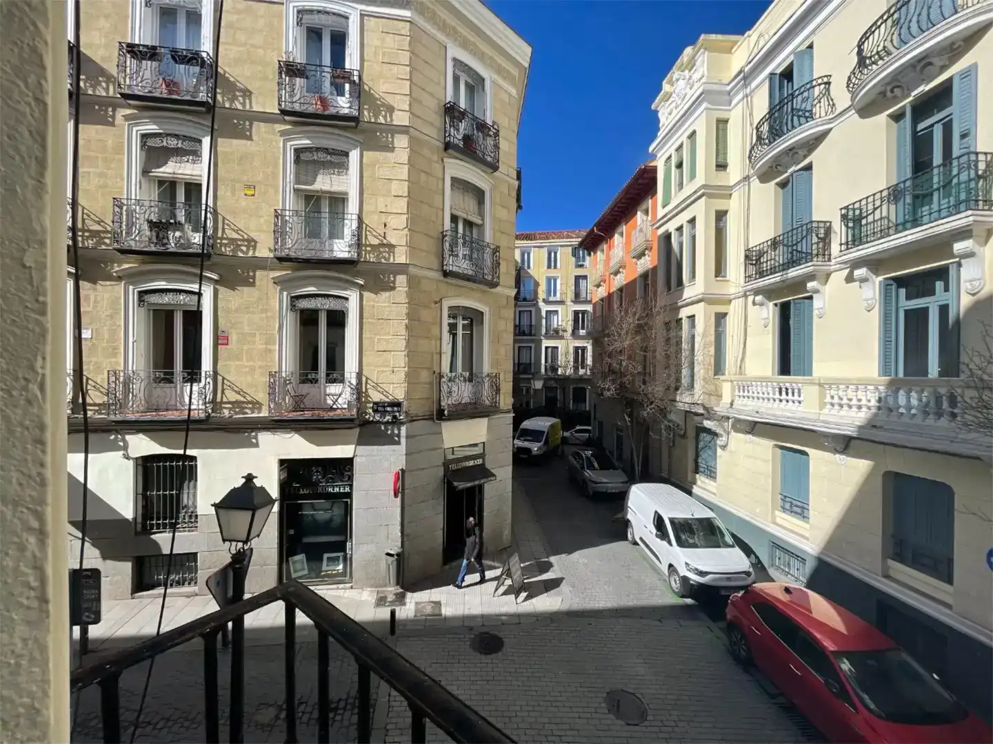 Außenansicht von Wohnungen zur Miete in  Madrid Capital mit Klimaanlage und Balkon