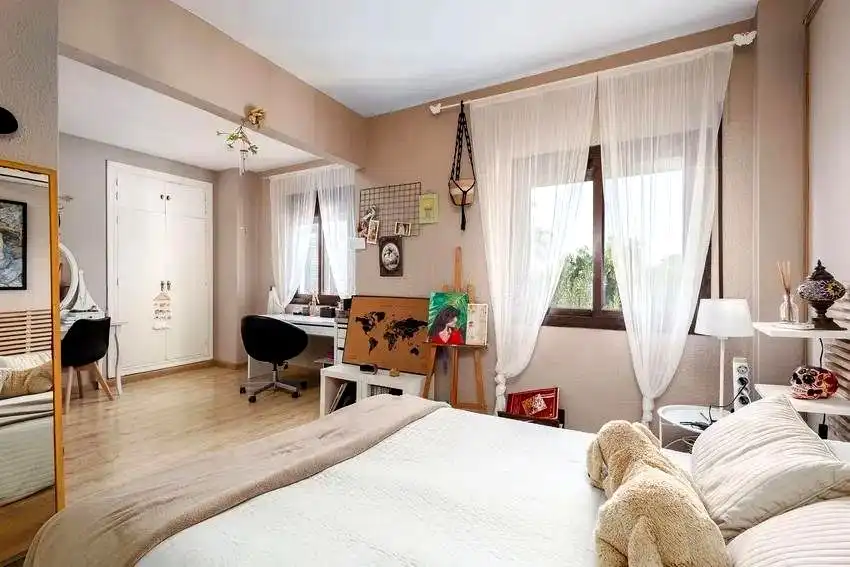 Schlafzimmer von Haus oder Chalet zum Verkauf in Málaga mit Klimaanlage, Heizung und Privatgarten