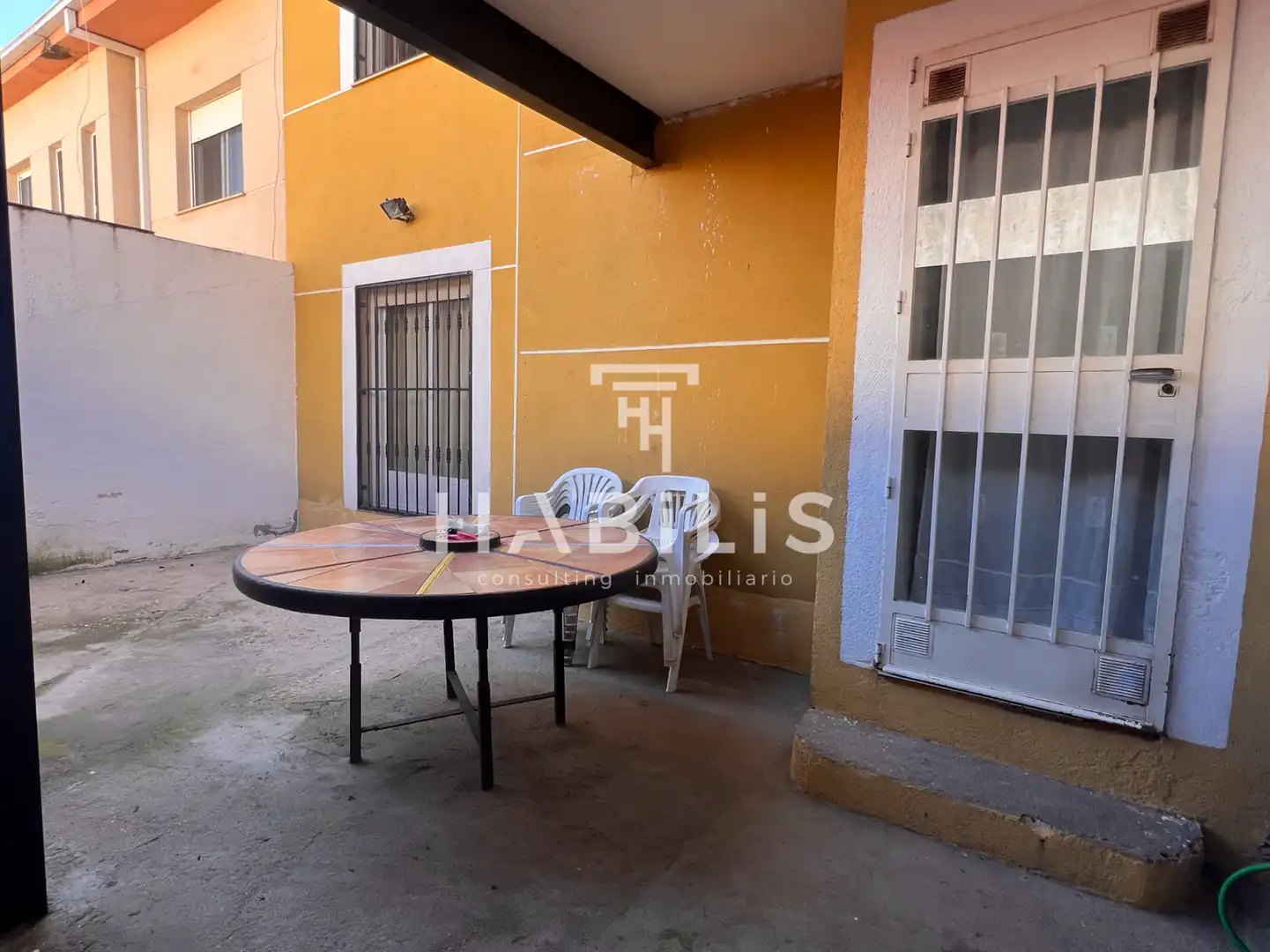 Vista exterior de Casa o xalet en venda en Los Navalmorales amb Traster