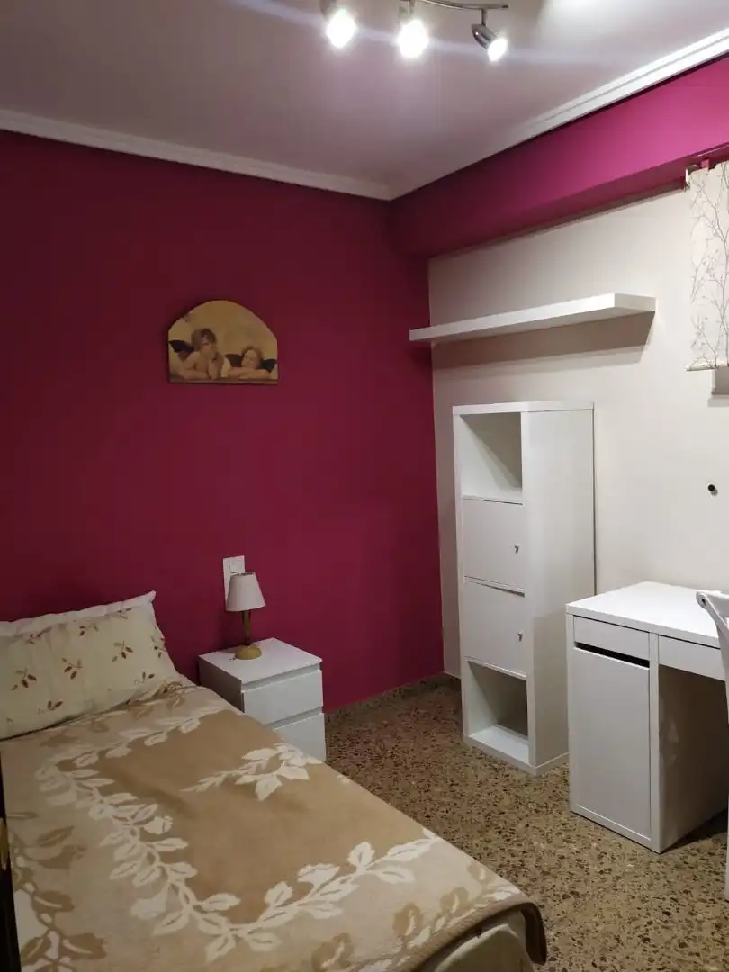 Habitación de Piso para compartir en Valencia con Calefacción, Amueblado y Horno