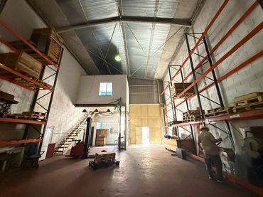 Nave industrial in affitto a Calle Artesanía 24