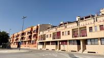 Vista exterior de Casa adosada en venda en Orihuela amb Aire condicionat, Calefacció i Terrassa