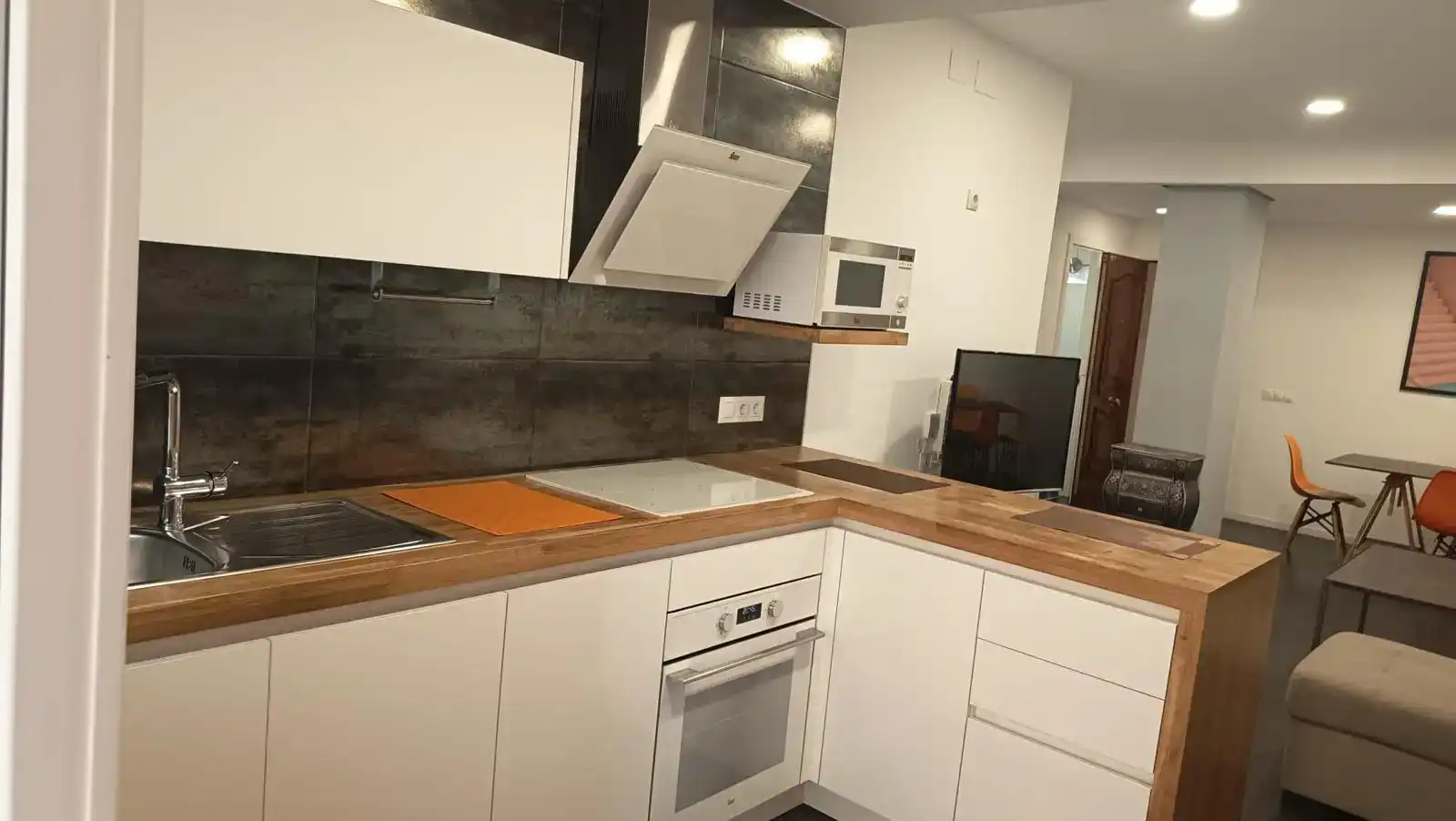 Küche von Wohnung zur Miete in Torremolinos mit Klimaanlage, Privatgarten und Abstellraum