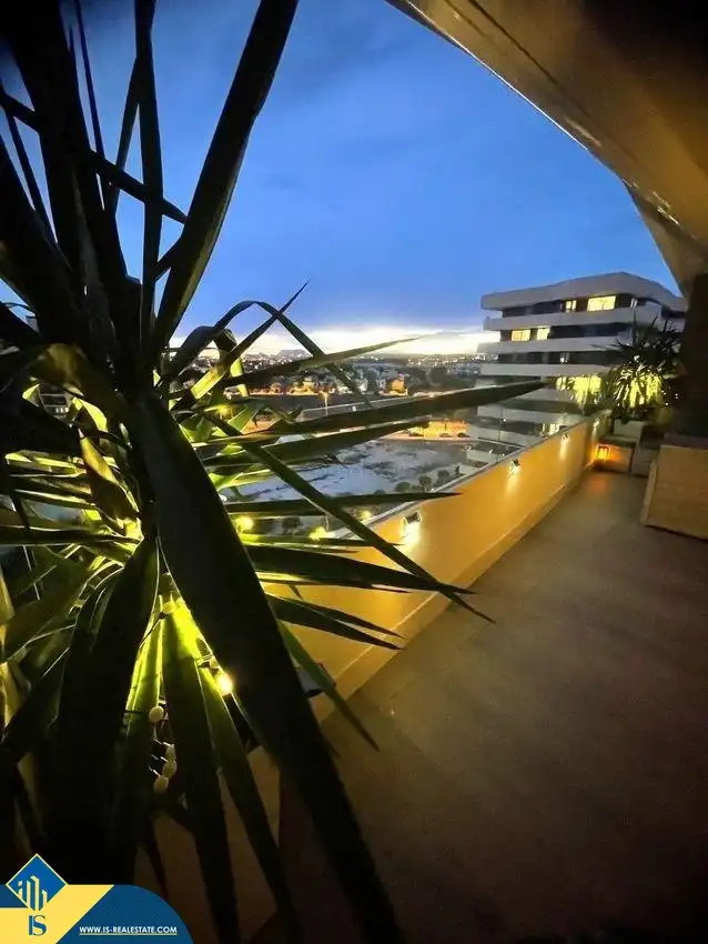 Terraza de Piso en venta en Alicante / Alacant con Terraza, Amueblado y Piscina comunitaria
