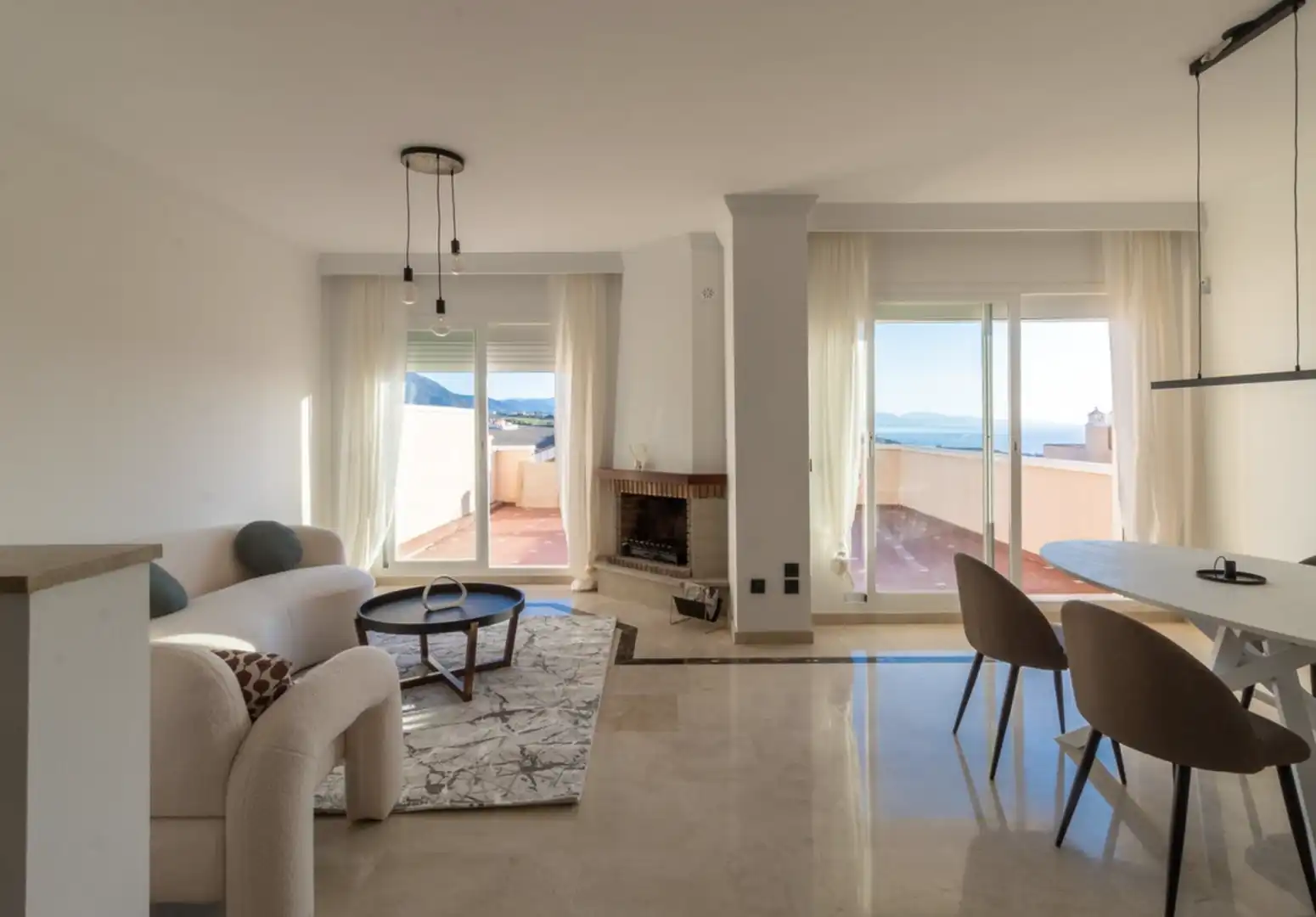 Casa a schiera con terrazza in vendita a La Duquesa, imagen 3
