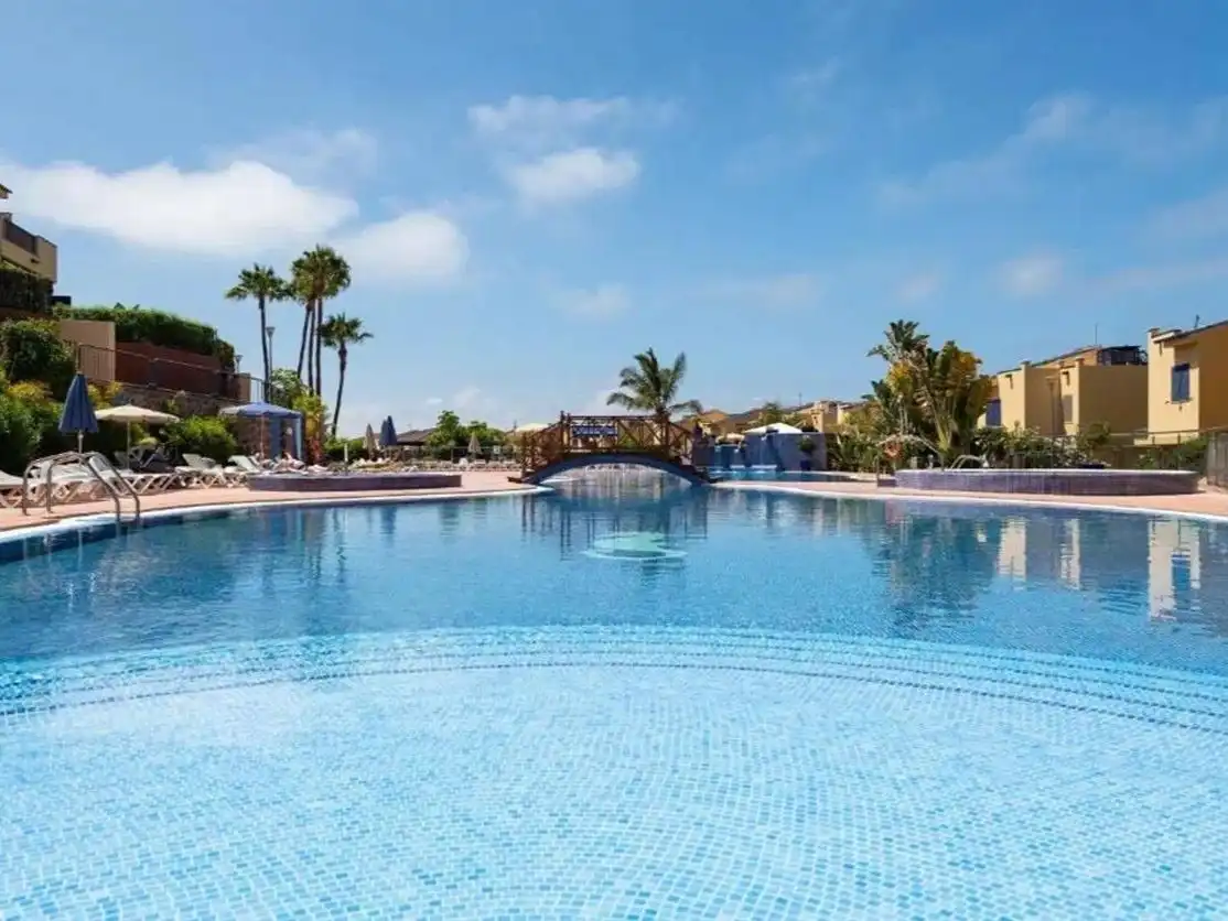 Maison mitoyenne avec piscine à louer à Calle Mar Mediterráneo 87
