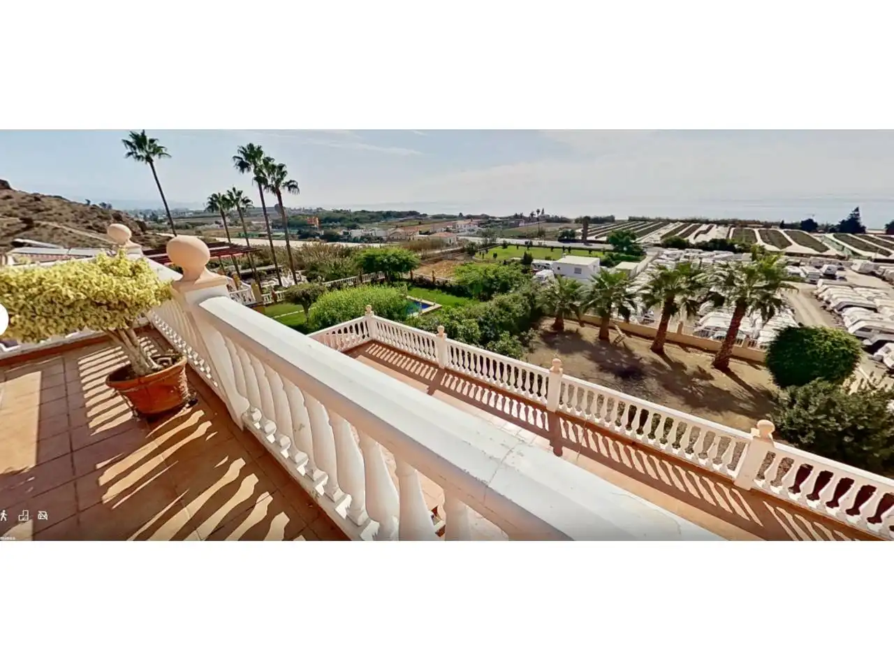 Vista exterior de Casa o xalet en venda en Vélez-Málaga amb Jardí privat i Terrassa