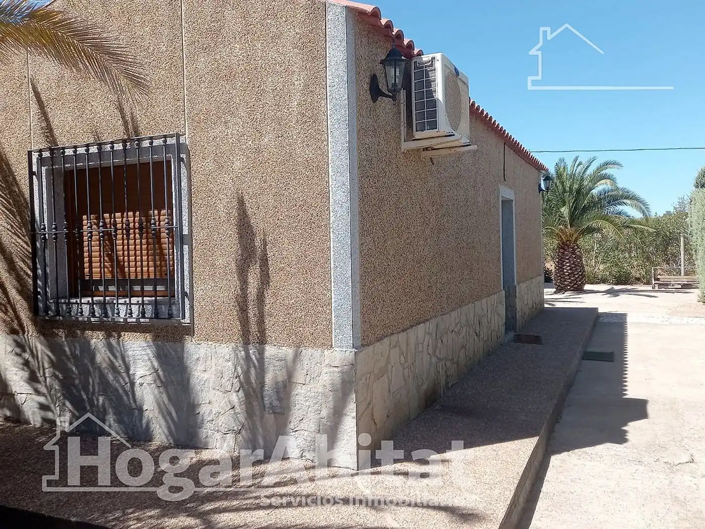 Vista exterior de Casa o xalet en venda en Badajoz amb Calefacció, Jardí privat i Terrassa