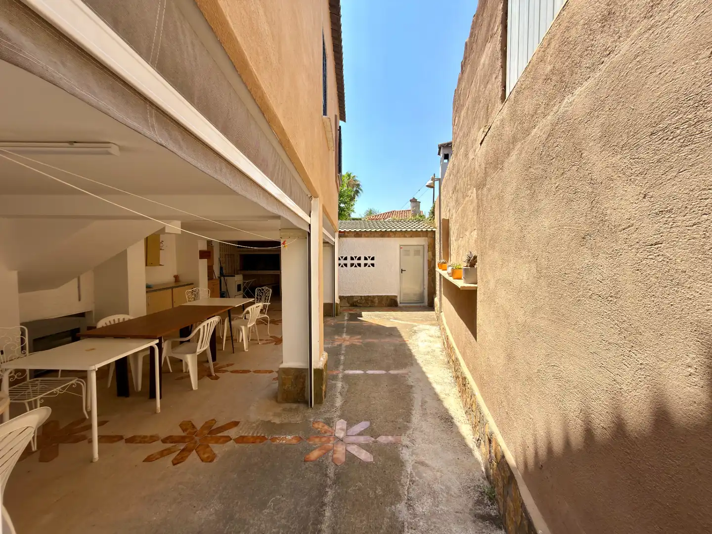 Vista exterior de Casa o xalet en venda en Chiva amb Aire condicionat, Jardí privat i Terrassa