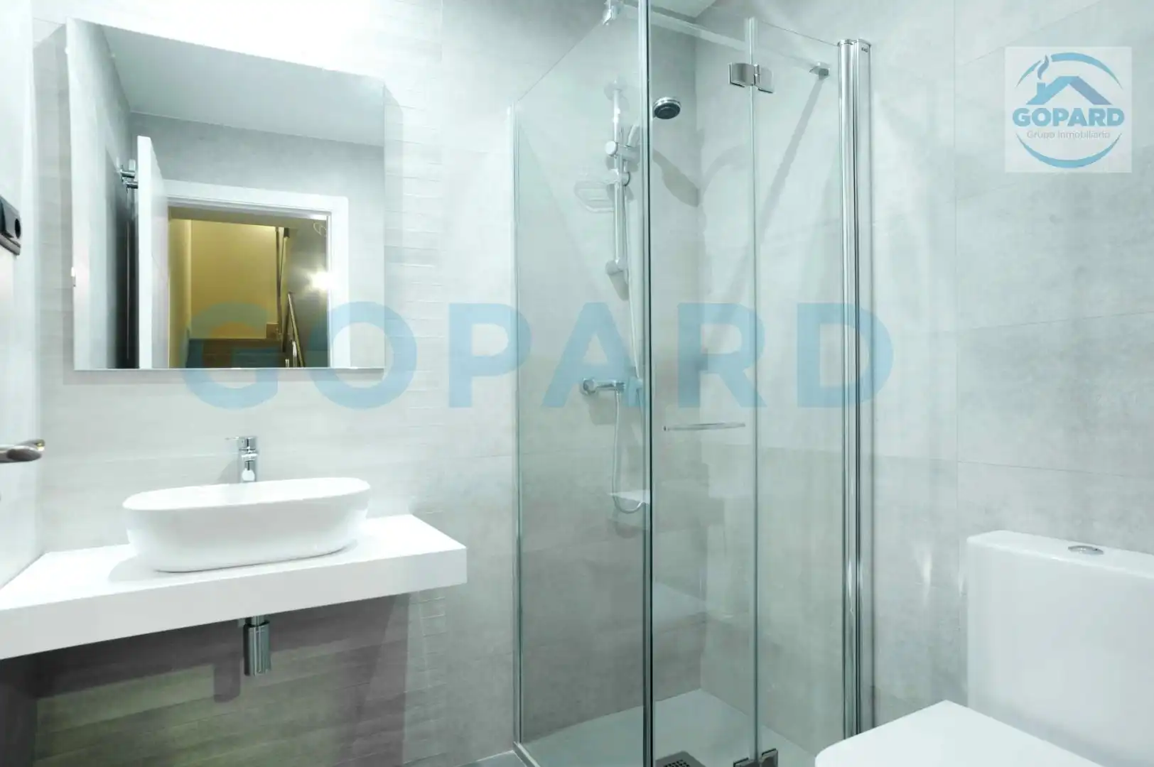 Baño de Casa adosada de alquiler en Boadilla del Monte con Aire acondicionado, Calefacción y Jardín privado