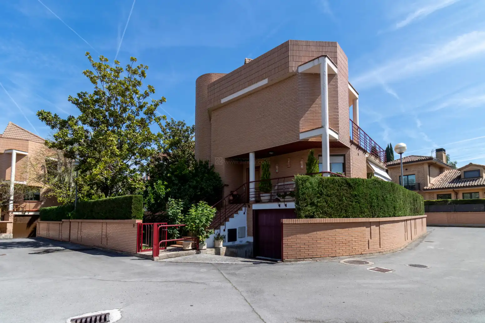 Vista exterior de Casa o xalet en venda en  Logroño amb Calefacció, Jardí privat i Terrassa