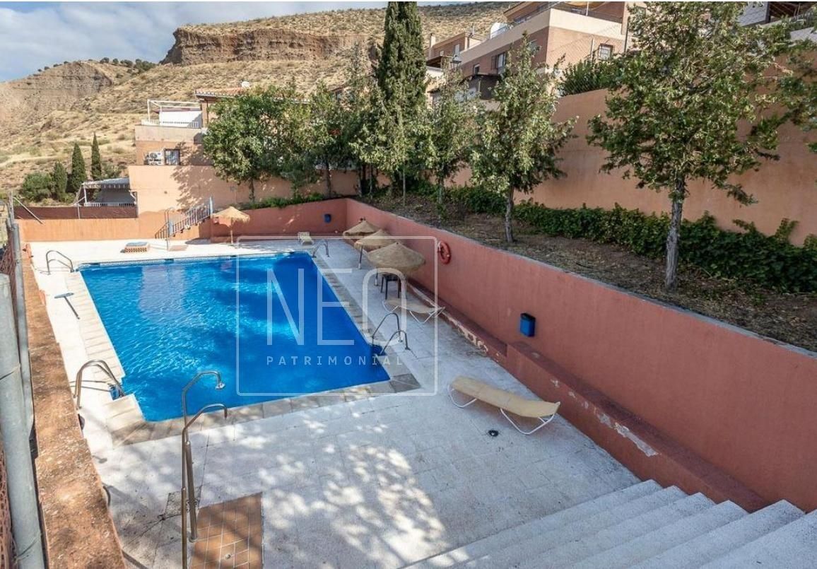 Piscina de Casa adosada en venda en Cenes de la Vega amb Aire condicionat, Calefacció i Terrassa