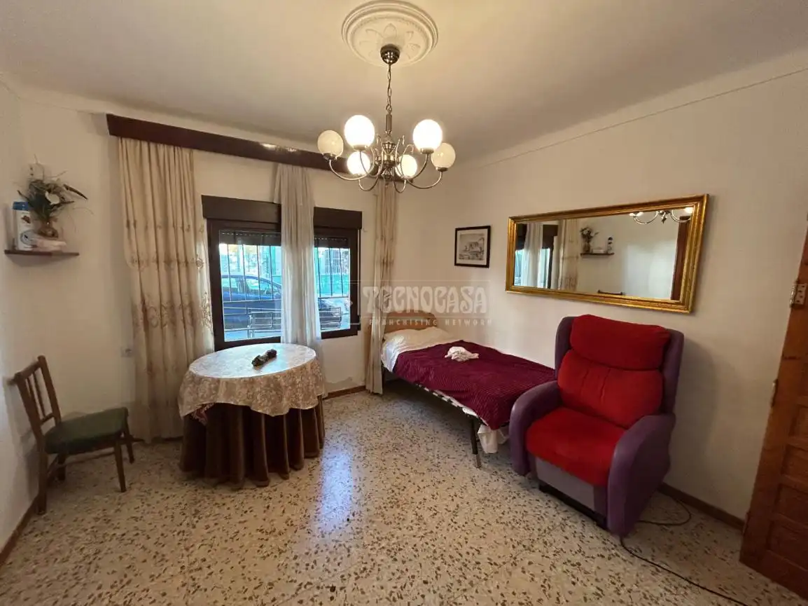 Dormitori de Casa adosada en venda en Baeza amb Aire condicionat i Balcó