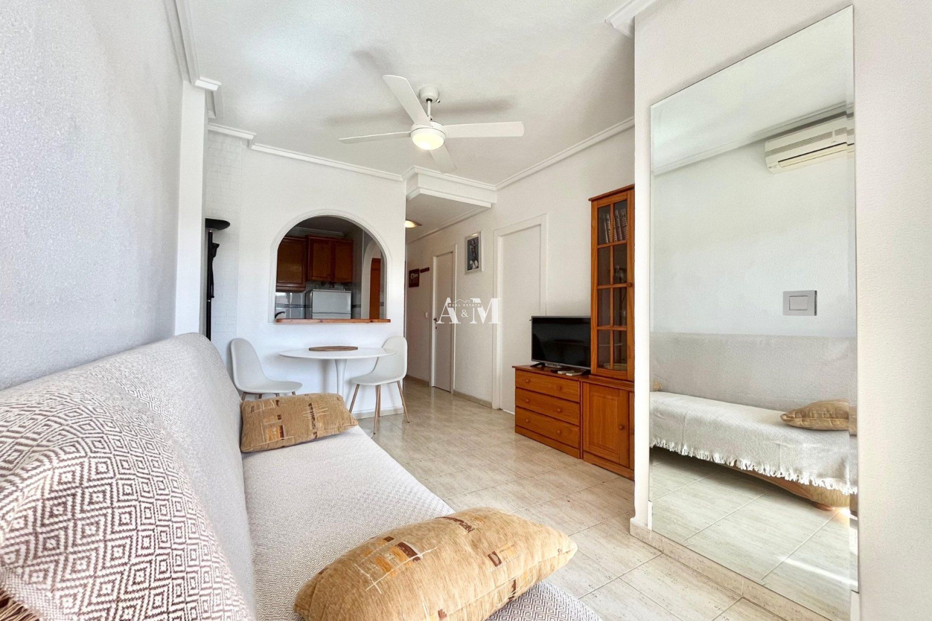 Living room of Flat to rent in Torrevieja  with Air Conditioner, Terrace and Swimming Pool