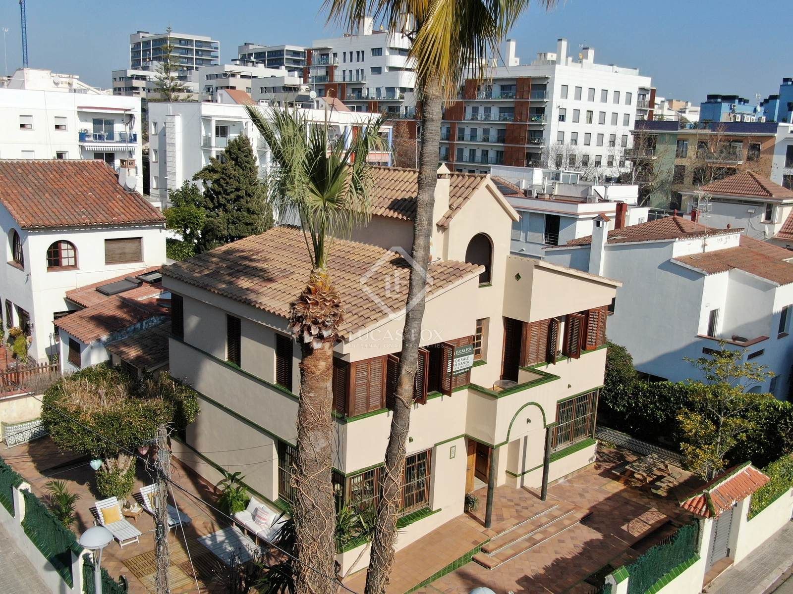Exterior view of House or chalet for sale in Vilanova i la Geltrú