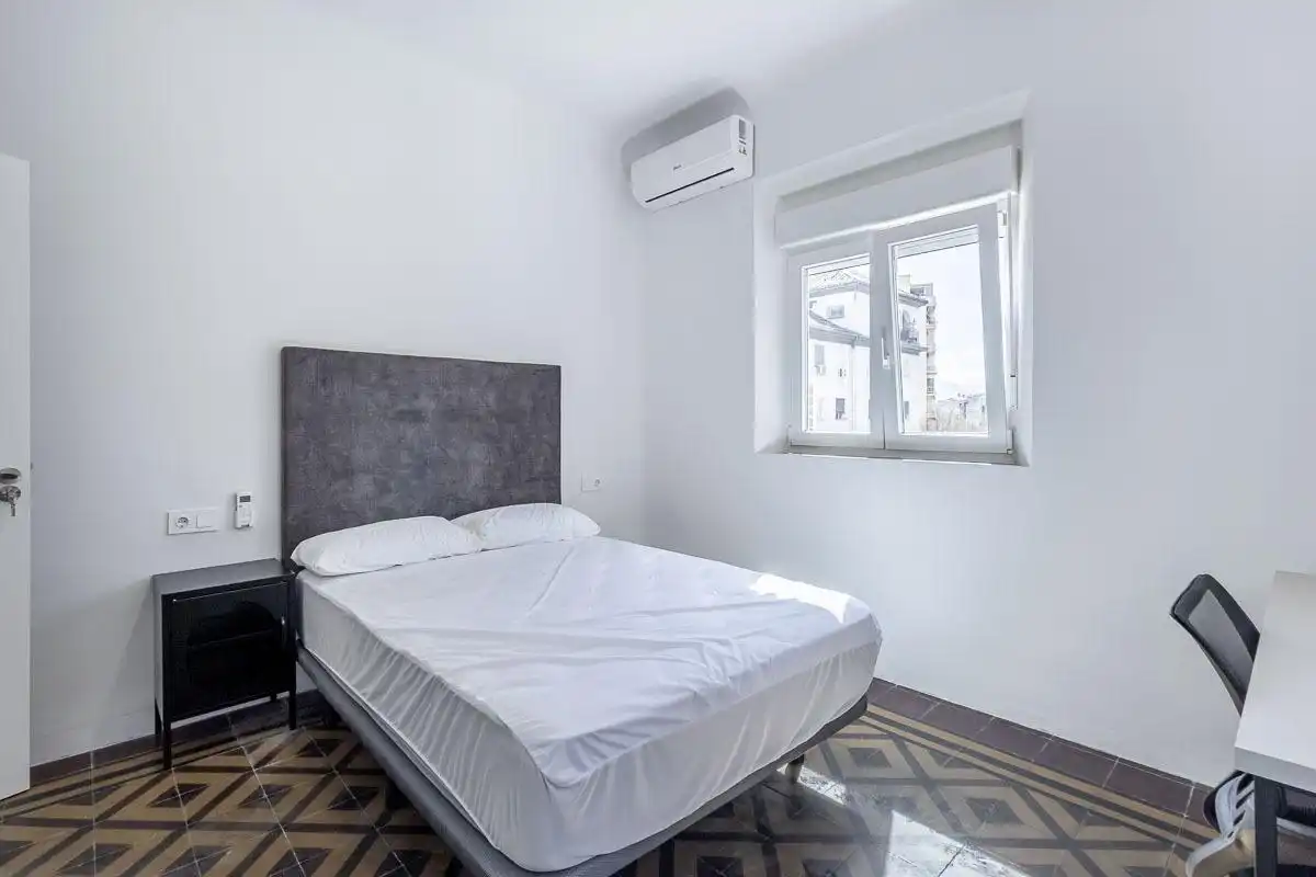Habitación de Piso de alquiler en Granada con Aire acondicionado, Amueblado y Balcón