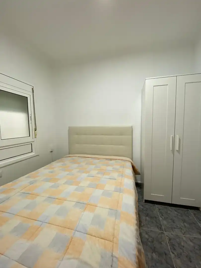 Habitación de Piso en venta en L'Hospitalet de Llobregat con Calefacción y Balcón