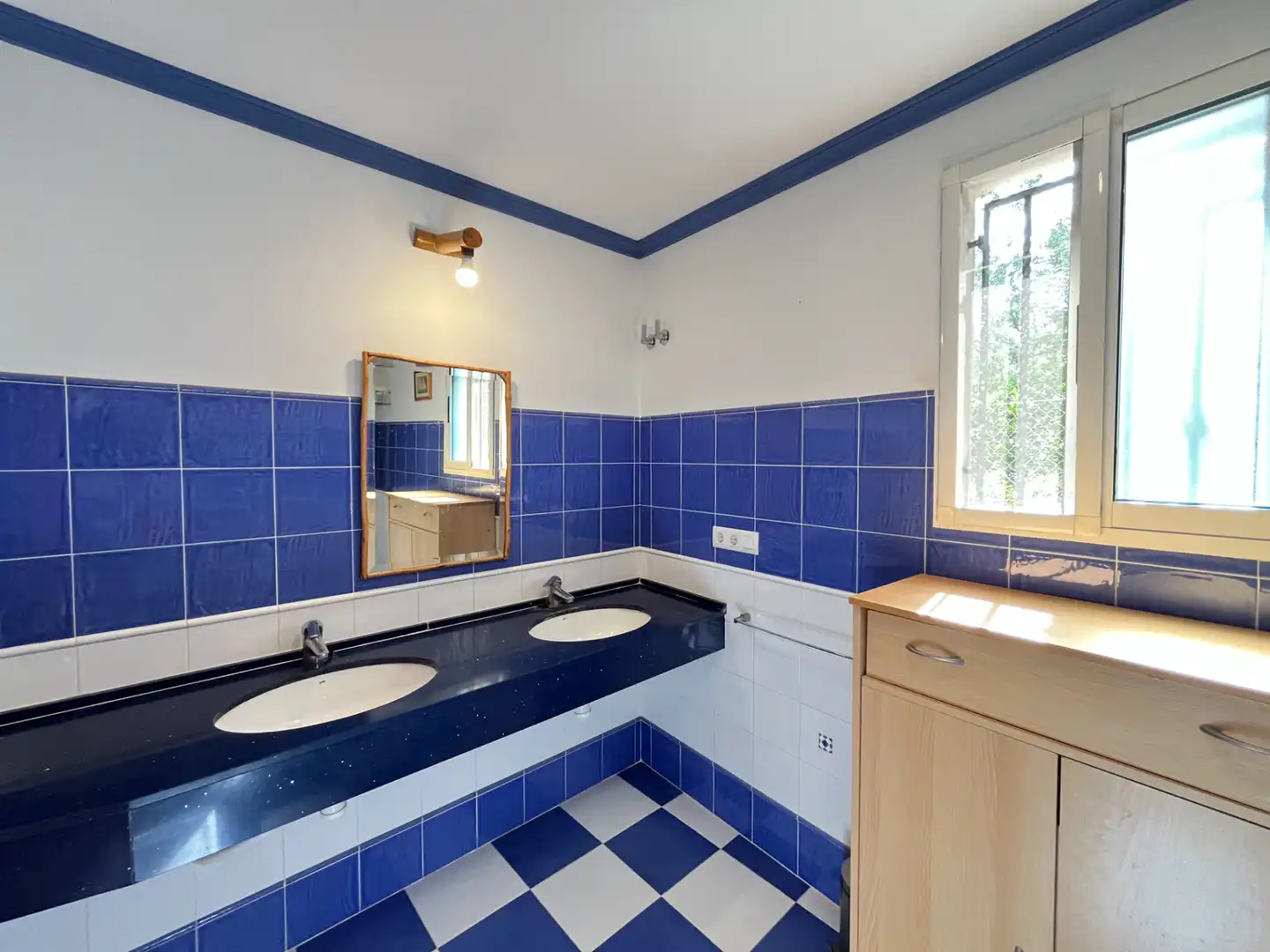 Bany de Casa o xalet en venda en Sagunto / Sagunt amb Aire condicionat, Calefacció i Jardí privat
