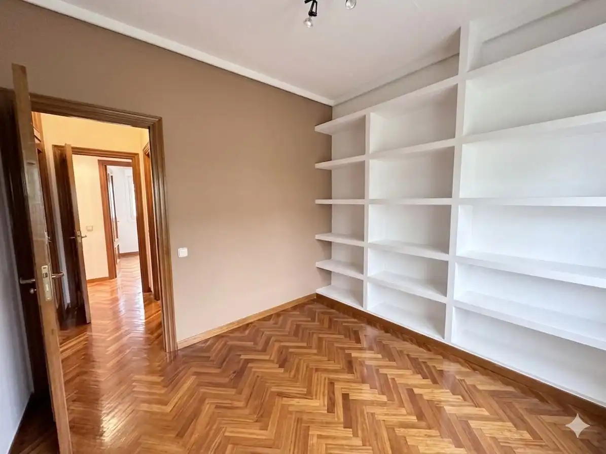 Wohnung zur Miete in Calle de Martín de los Heros, Argüelles