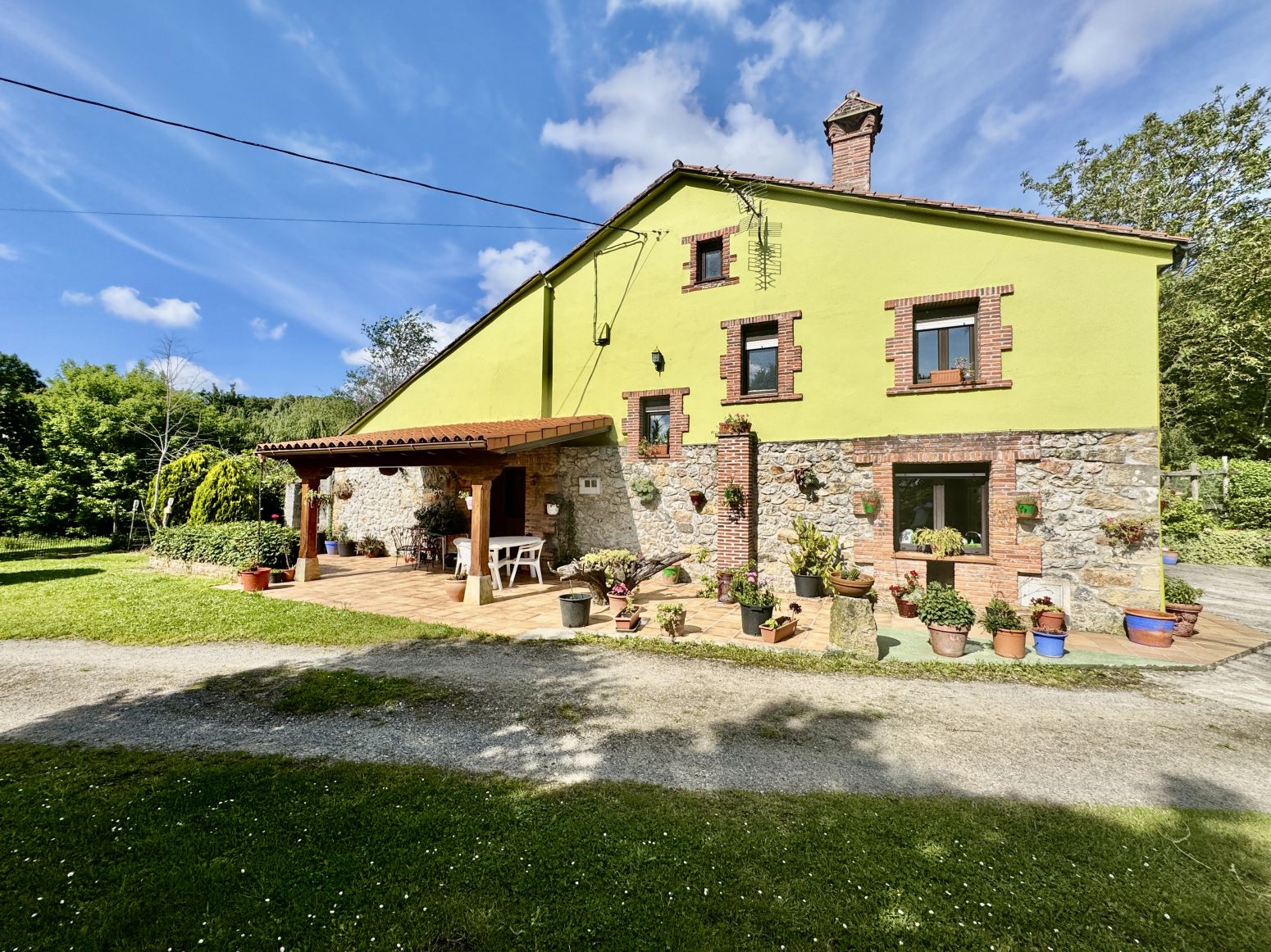 Vista exterior de Casa o xalet en venda en Ribamontán al Monte amb Jardí privat i Balcó