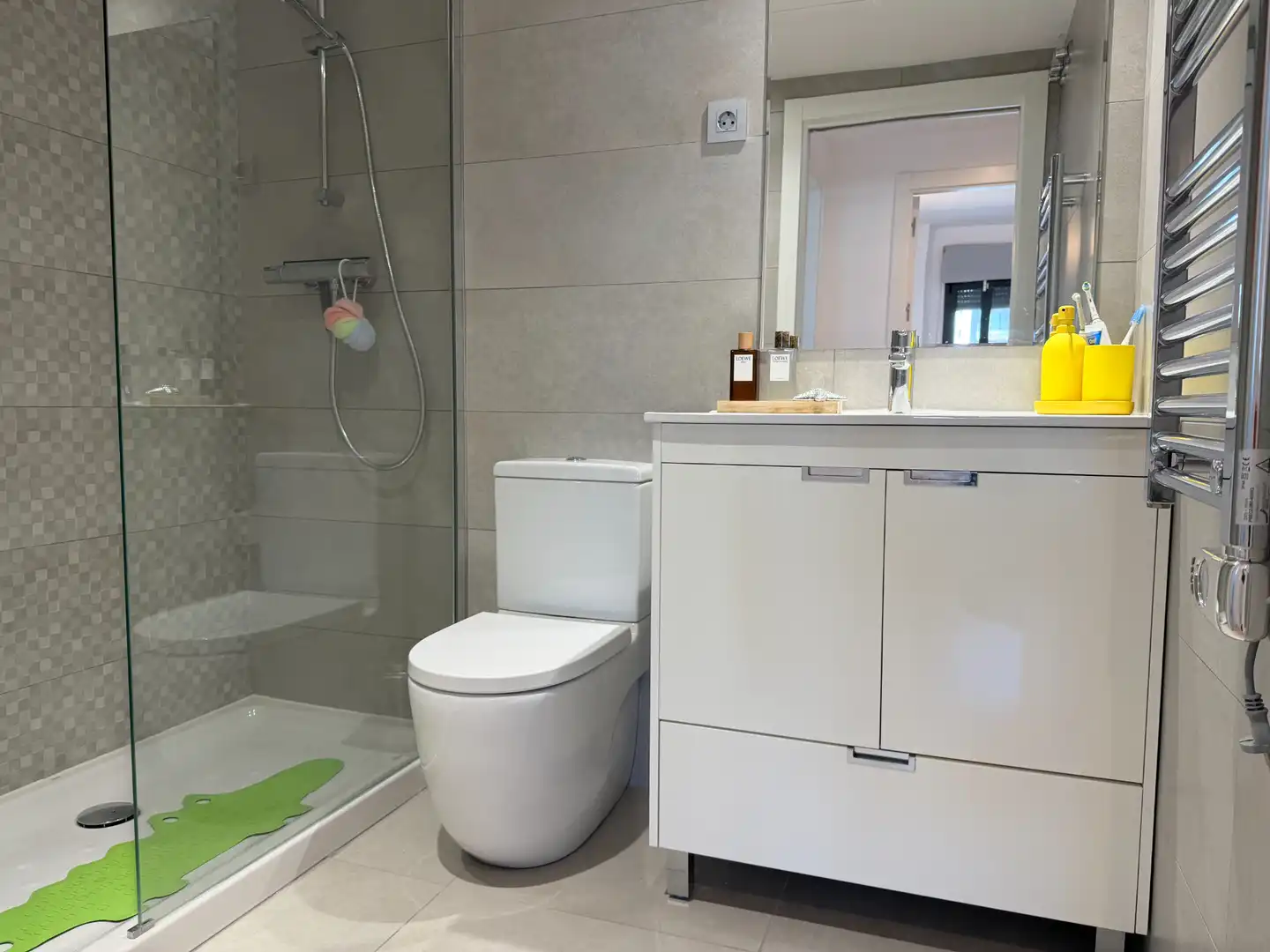 Baño de Piso en venta en Badalona con Balcón y Piscina comunitaria