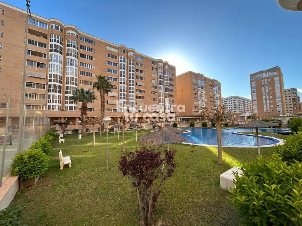 Vista exterior de Pis en venda en Alicante / Alacant amb Terrassa, Traster i Piscina comunitària
