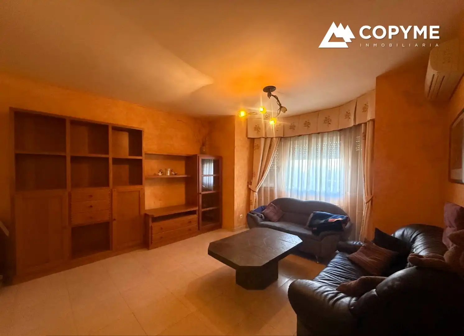 Sala de estar de Casa adosada en venta en Santa Olalla con Aire acondicionado, Calefacción y Jardín privado