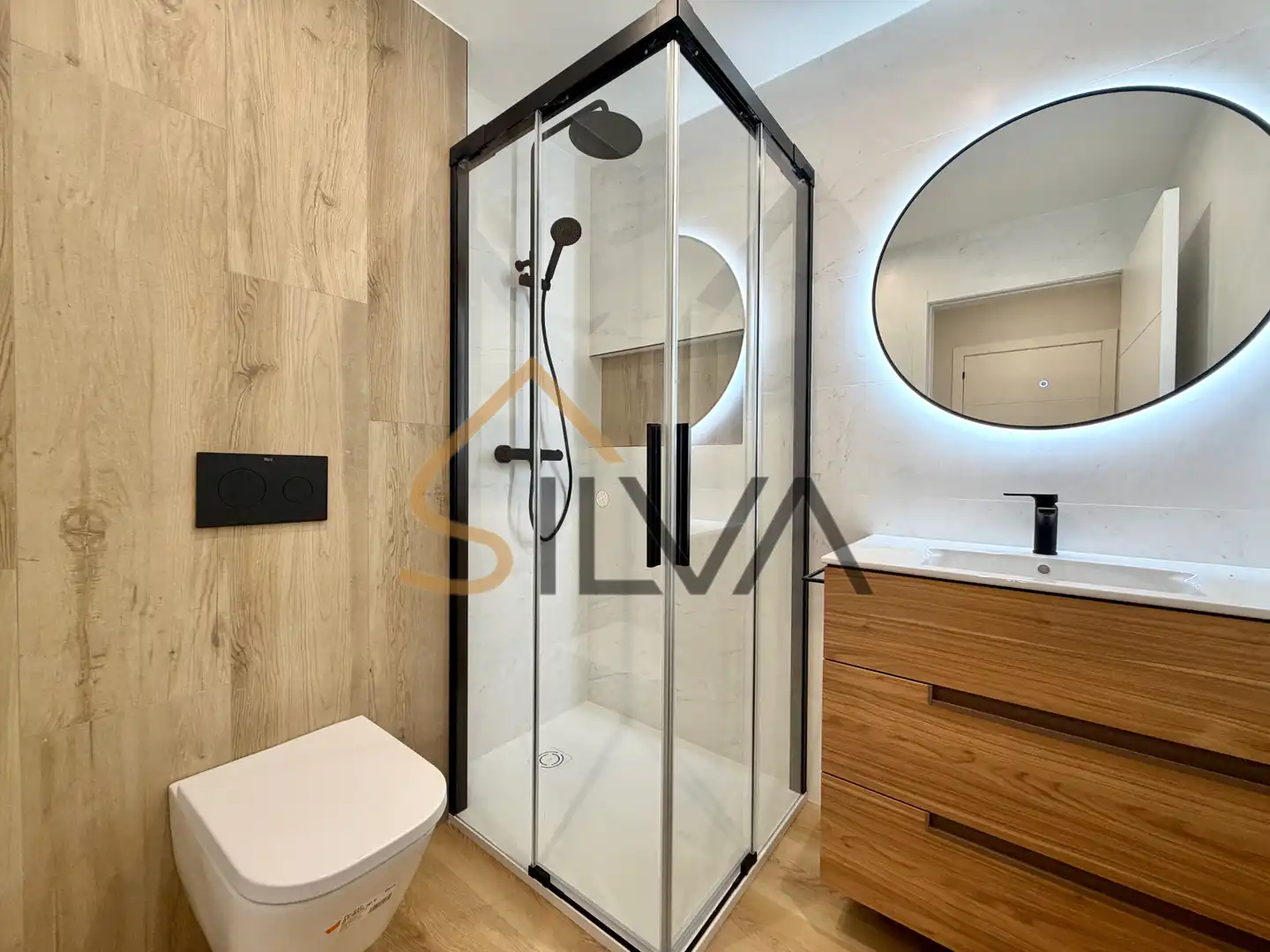 Baño de Piso en venta en Lugo con Calefacción, Horno y Microondas
