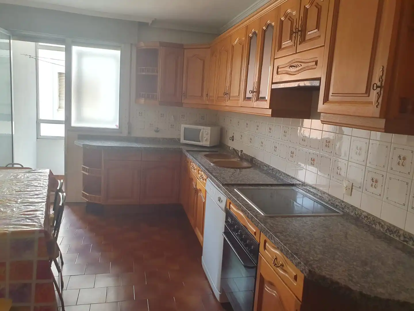 Küche von Wohnung zum Verkauf in León Capital  mit Heizung, Parkett und Terrasse