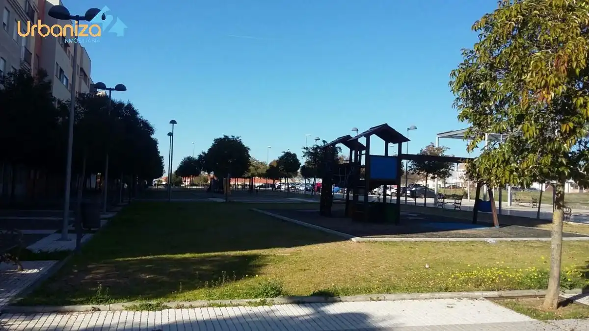 Apartament en venda a Calle Enrique Sánchez de León, Carretera de Sevilla - Los Montitos