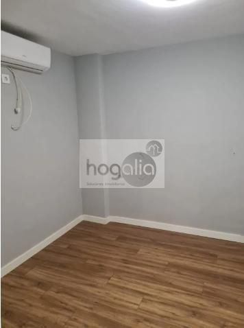 Dormitori de Pis de lloguer en  Sevilla Capital amb Aire condicionat