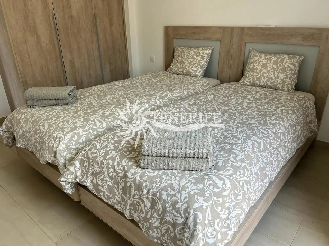 Dormitori de Casa o xalet en venda en Adeje amb Aire condicionat, Terrassa i Moblat
