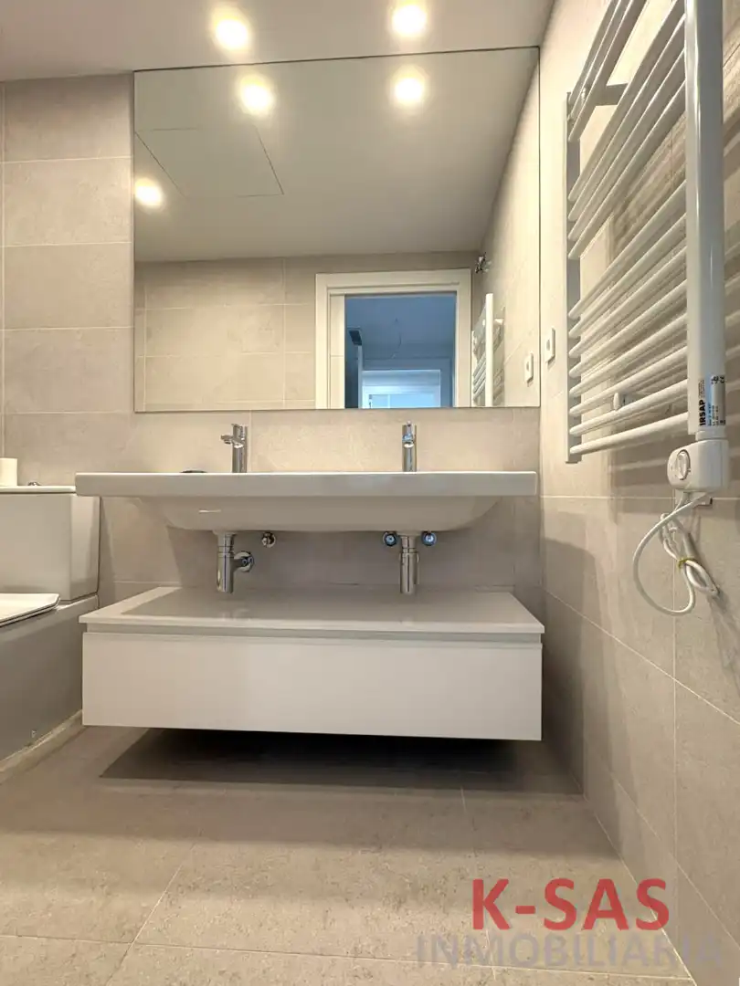 Bathroom of Flat for rent in Montesa