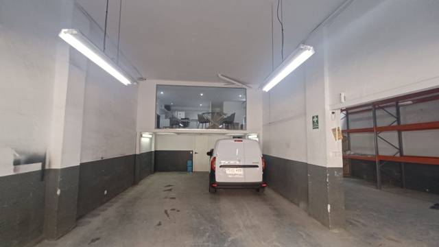Local comercial en Alquiler en Esquadres en Sant Josep