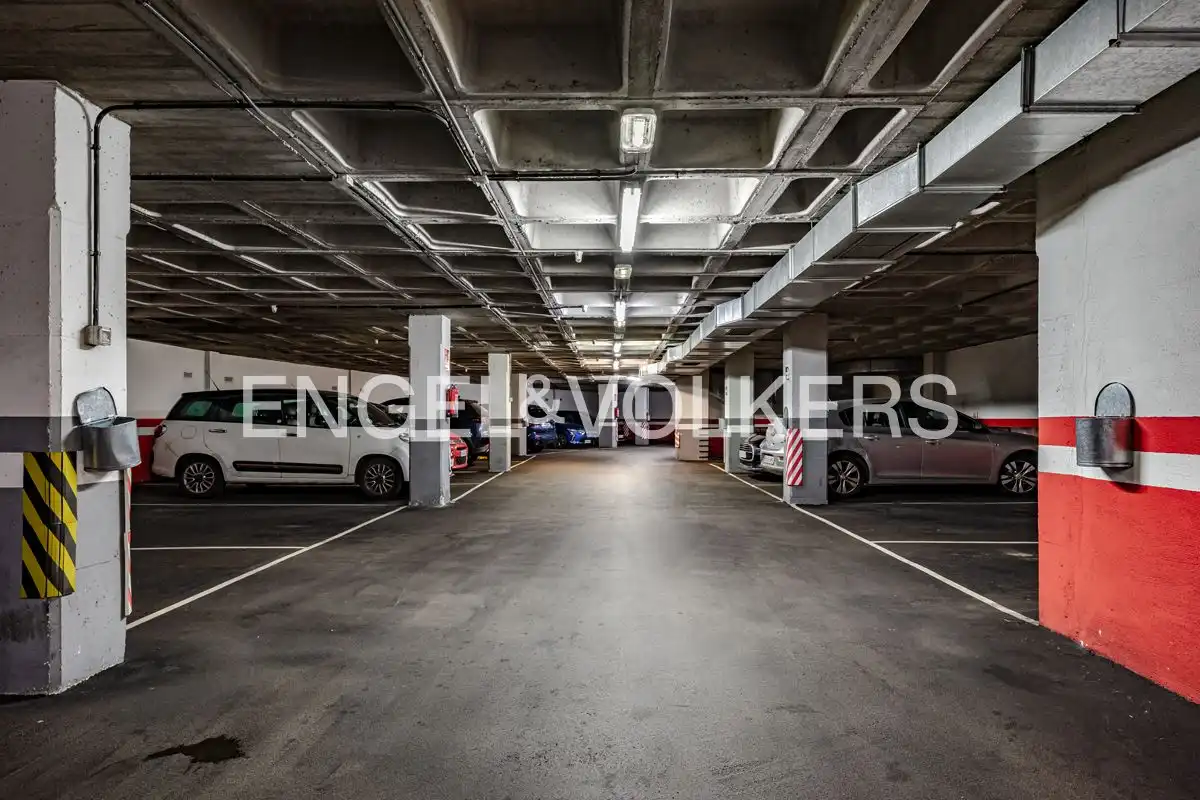 Parking de Piso en venta en Gijón  con Calefacción, Parquet y Balcón