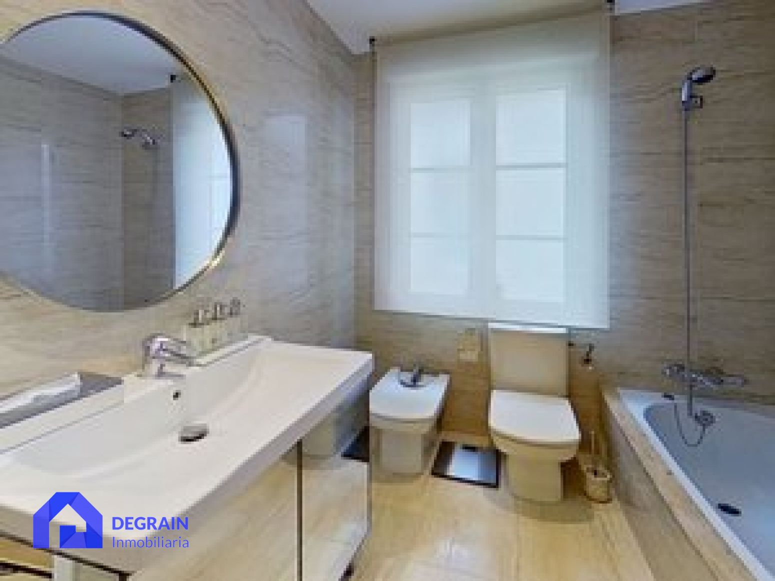 Baño de Piso en venta en Oviedo  con Calefacción