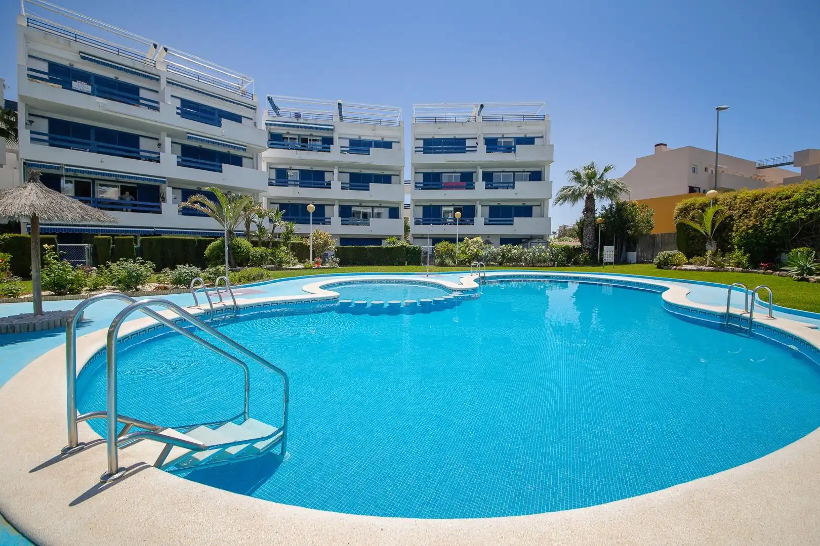 Piscina de Planta baixa en venda en Orihuela amb Jardí privat, Terrassa i Piscina comunitària