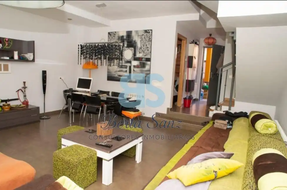 Sala de estar de Casa adosada en venta en Pioz con Aire acondicionado, Calefacción y Jardín privado