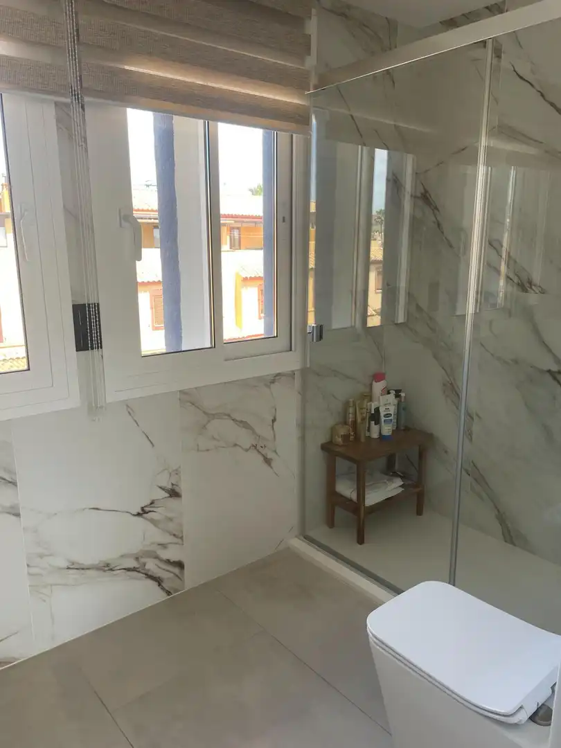 Bany de Casa adosada en venda en Casares amb Aire condicionat, Calefacció i Terrassa