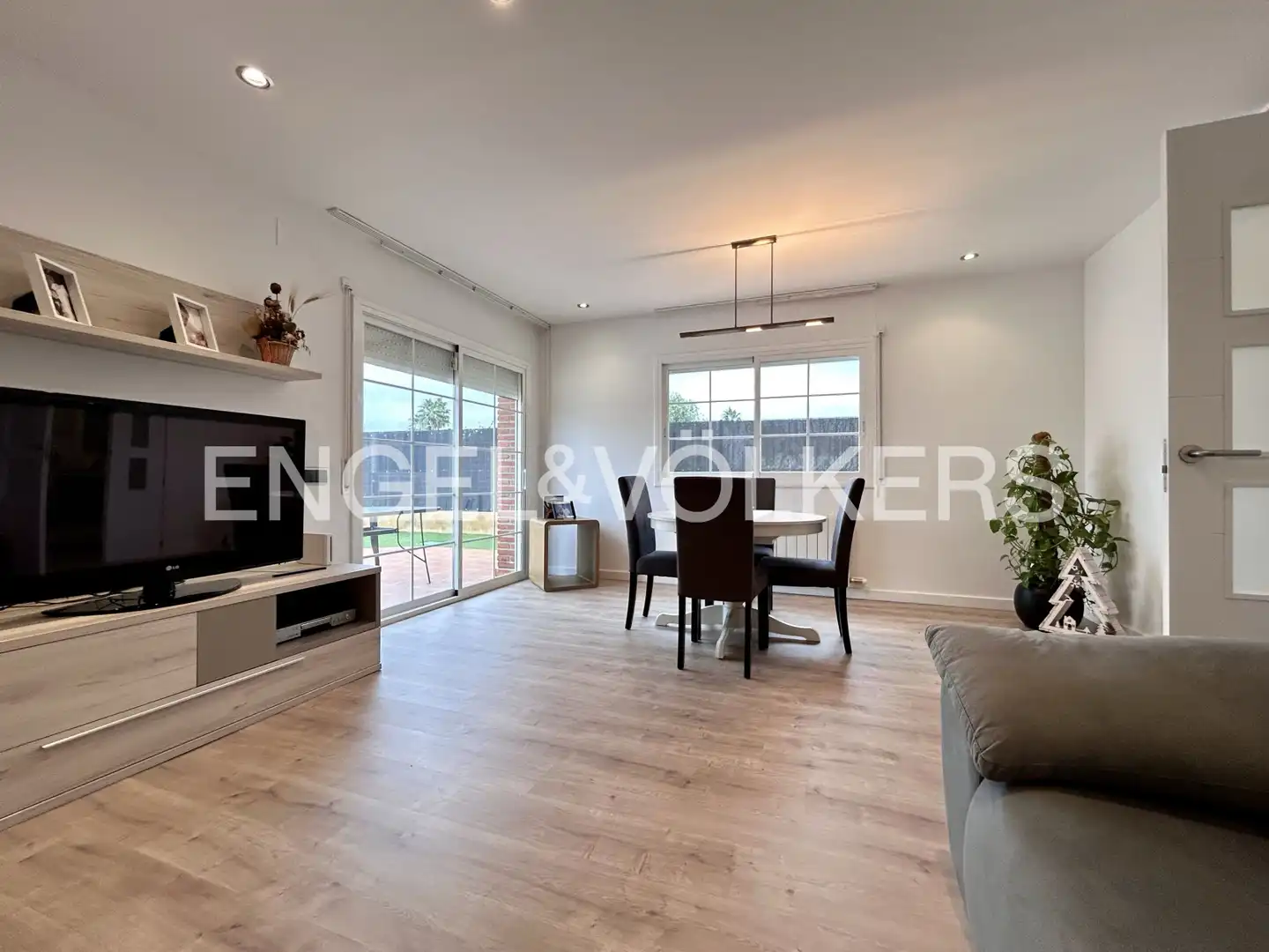 Living room of Detached homes for sale in Cambrils  with Air Conditioner, Heating and Private garden