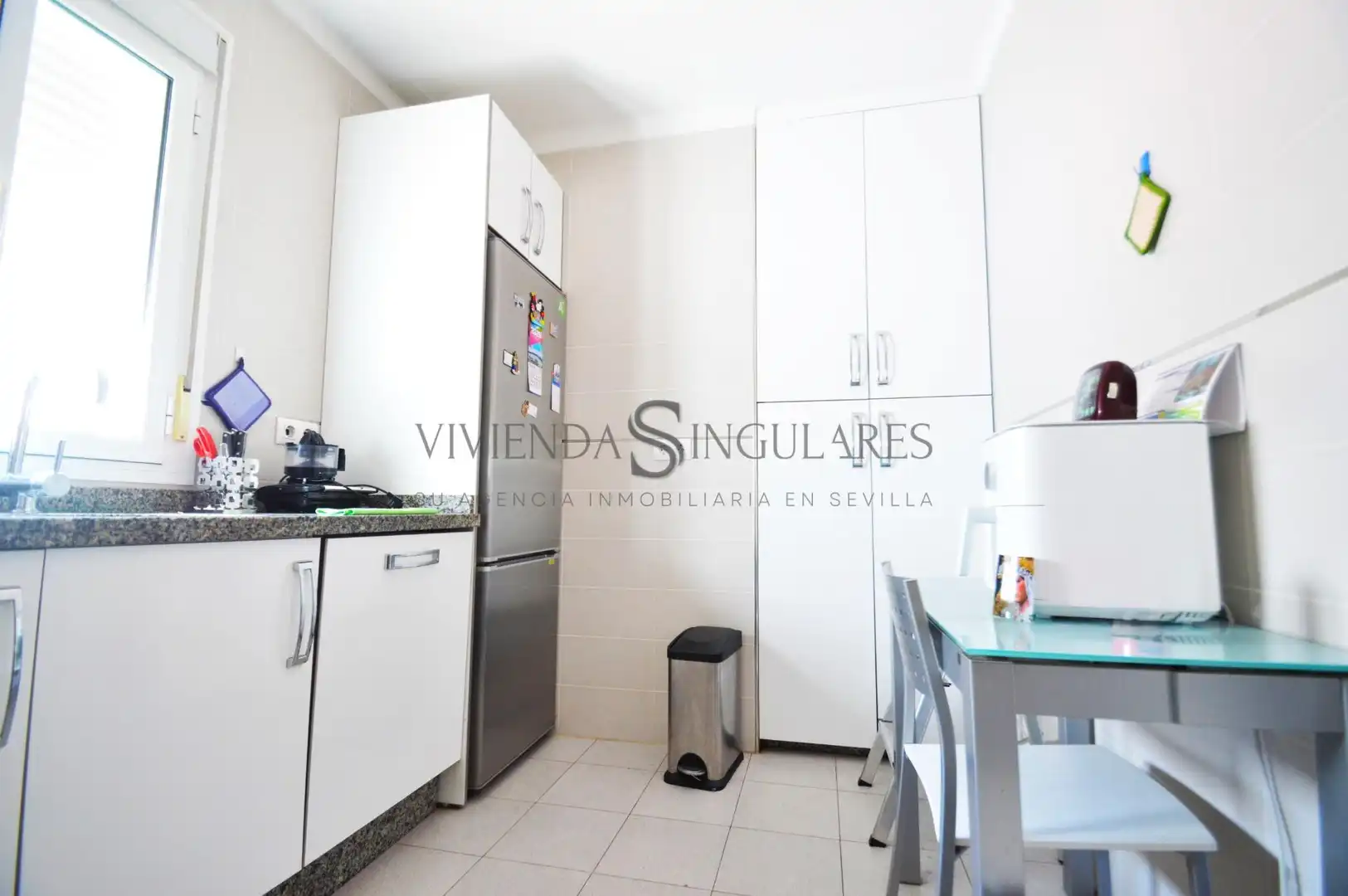 Kitchen of Flat for sale in Sevilla  with Air Conditioner, Terrace and Storage room