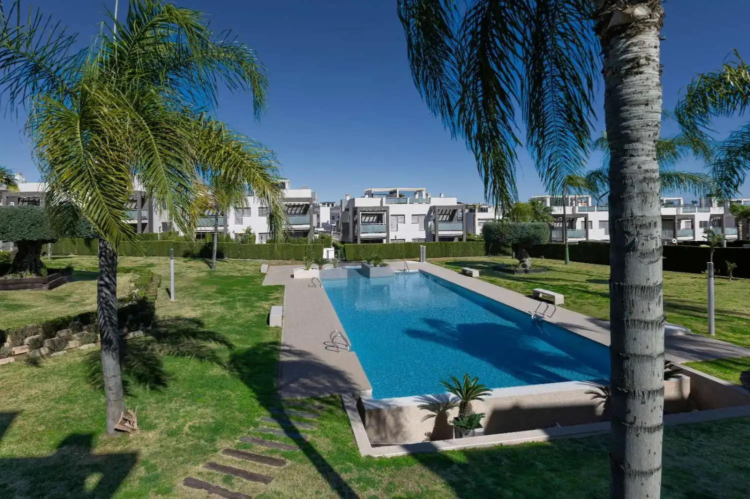 Piscina de Apartament en venda en Torrevieja amb Aire condicionat, Calefacció i Terrassa